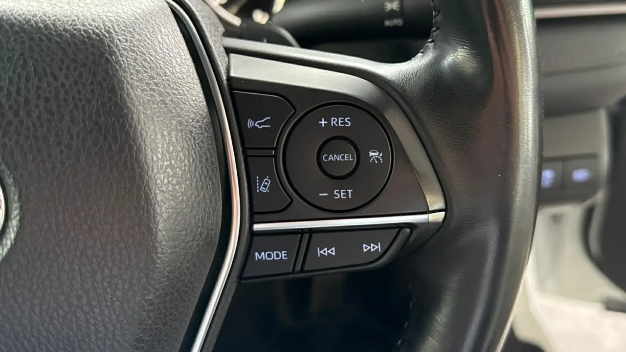2021 Toyota Camry Hybrid Gallery Image 11