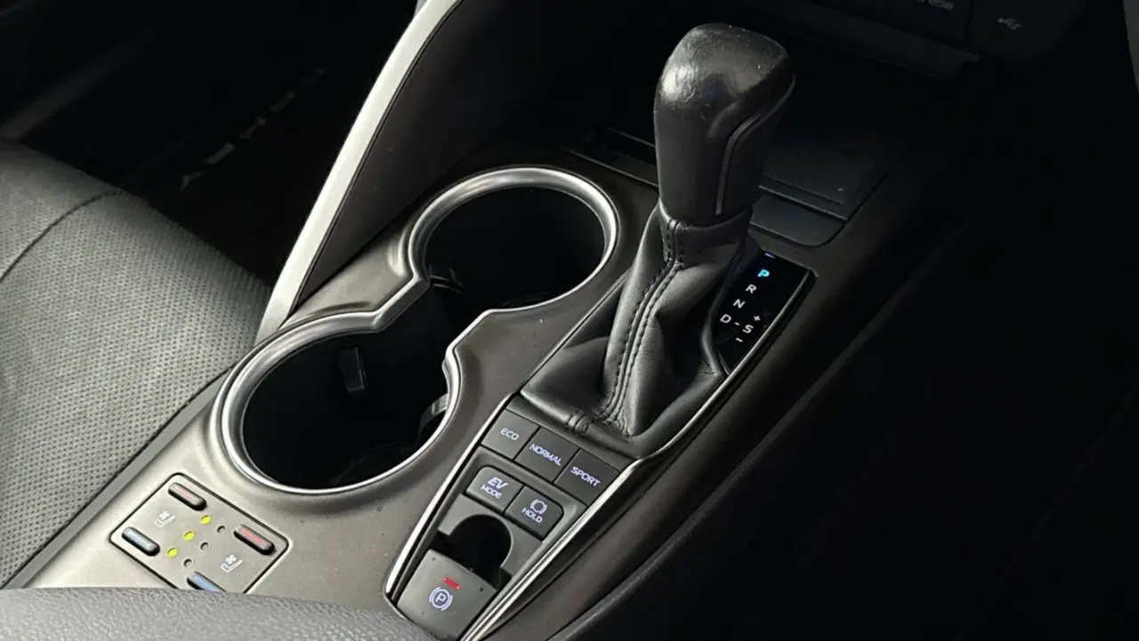 2021 Toyota Camry Hybrid Gallery Image 15
