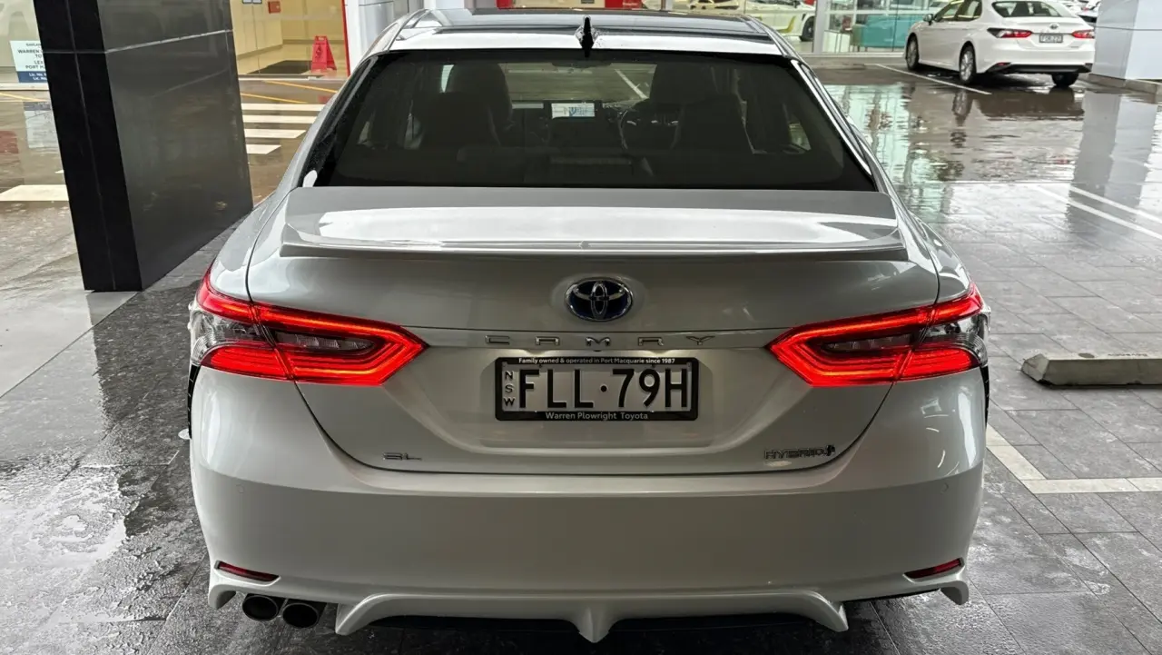 2021 Toyota Camry Hybrid Gallery Image 4