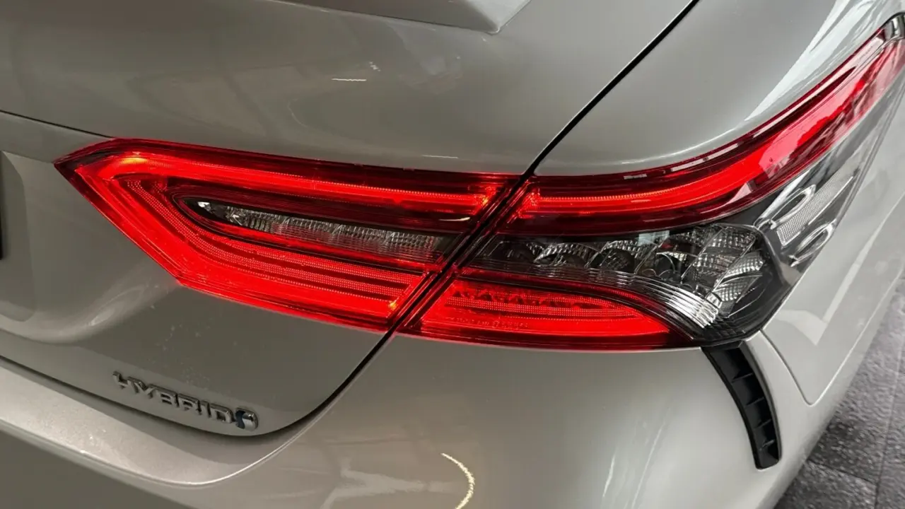 2021 Toyota Camry Hybrid Gallery Image 5