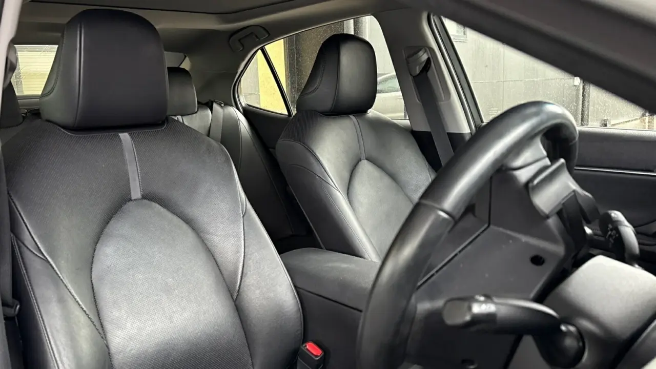 2021 Toyota Camry Hybrid Gallery Image 7