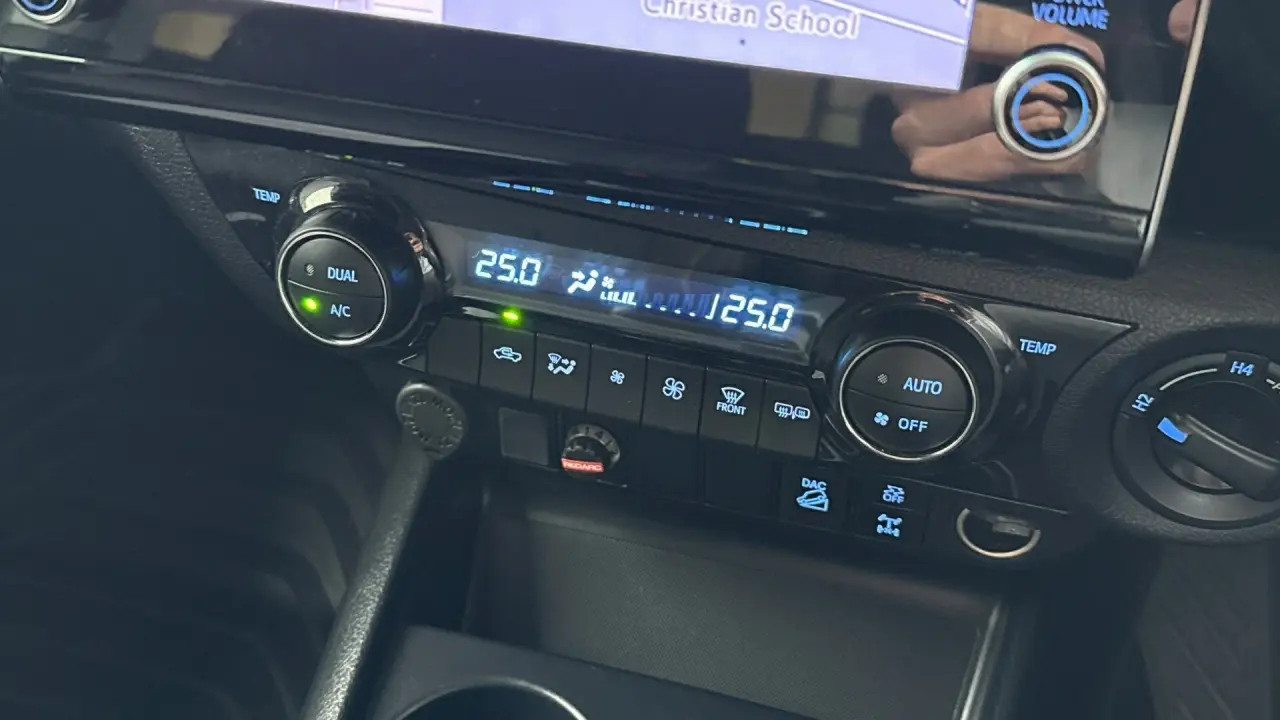 2021 Toyota Hilux Gallery Image 13