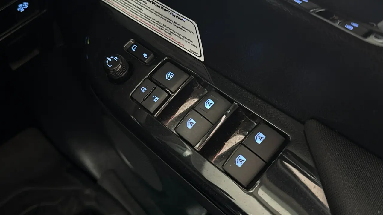 2021 Toyota Hilux Gallery Image 15