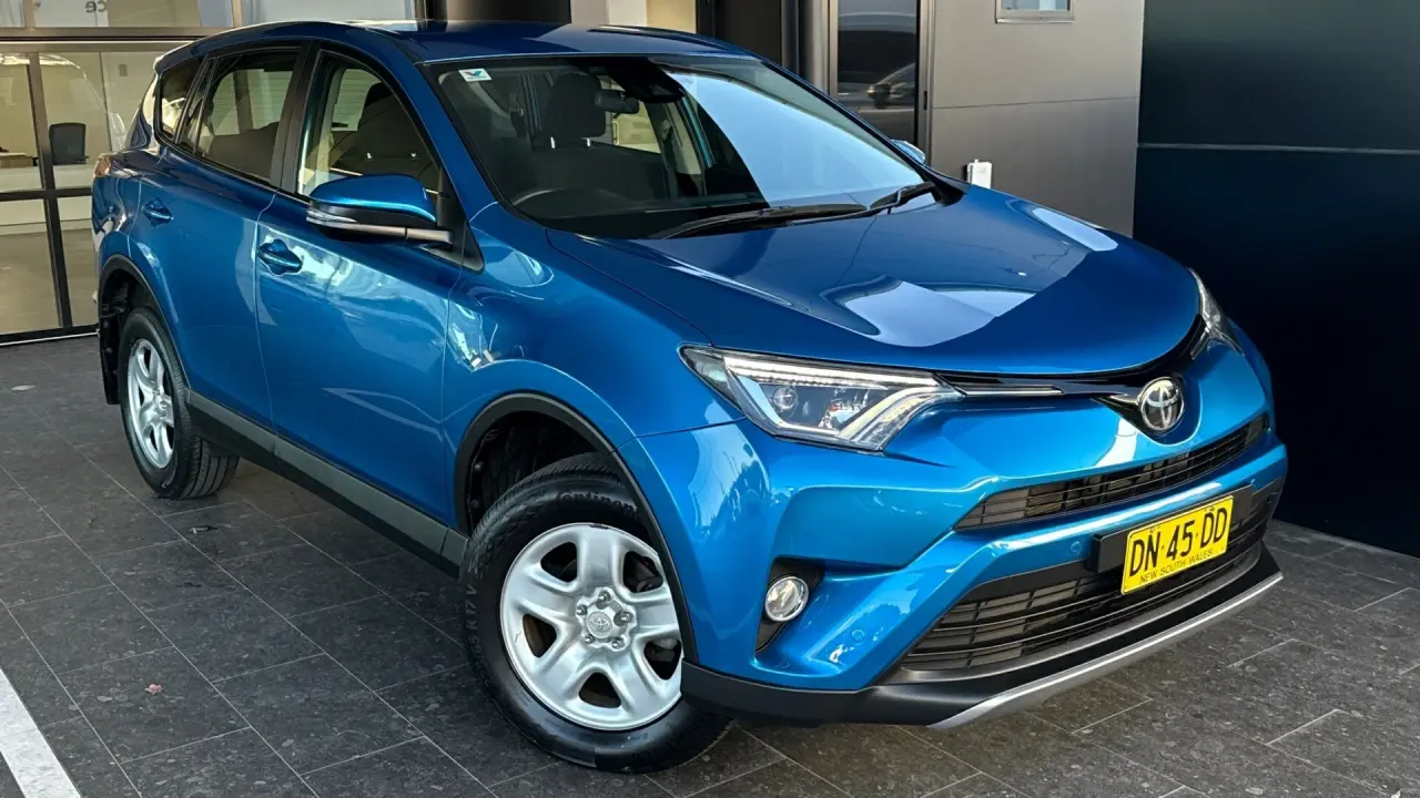 2017 Toyota RAV4 Gallery Image 1