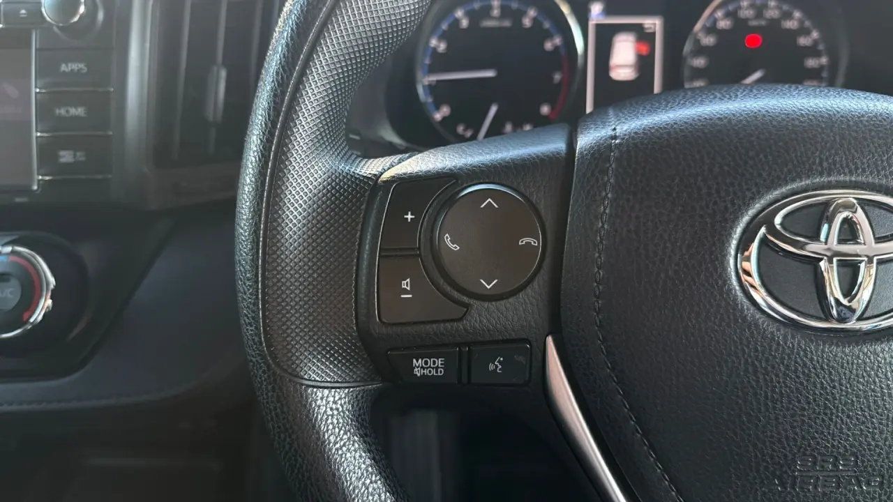2017 Toyota RAV4 Gallery Image 11