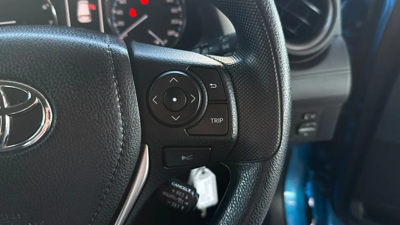 2017 Toyota RAV4 Gallery Image 12