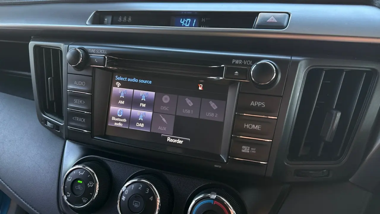 2017 Toyota RAV4 Gallery Image 14