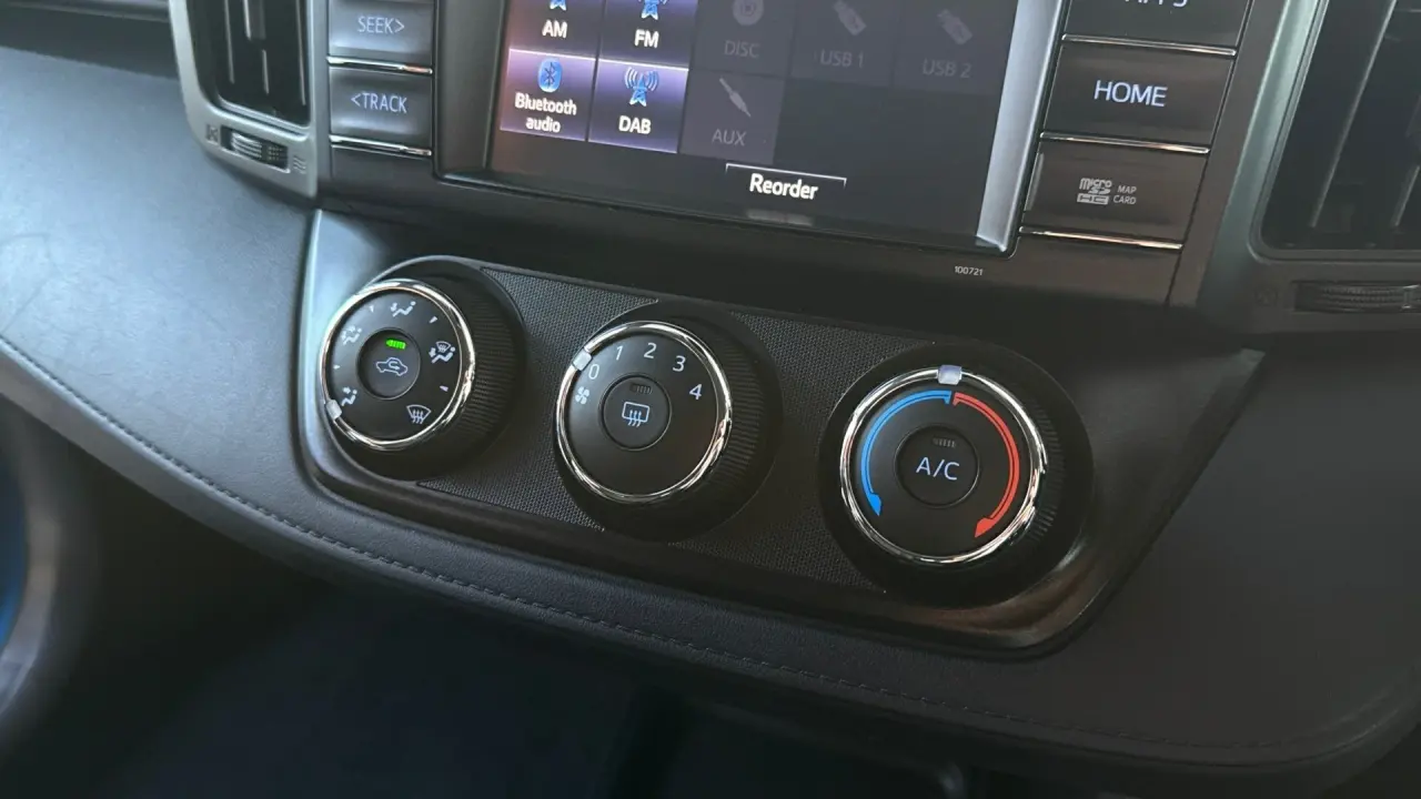 2017 Toyota RAV4 Gallery Image 15