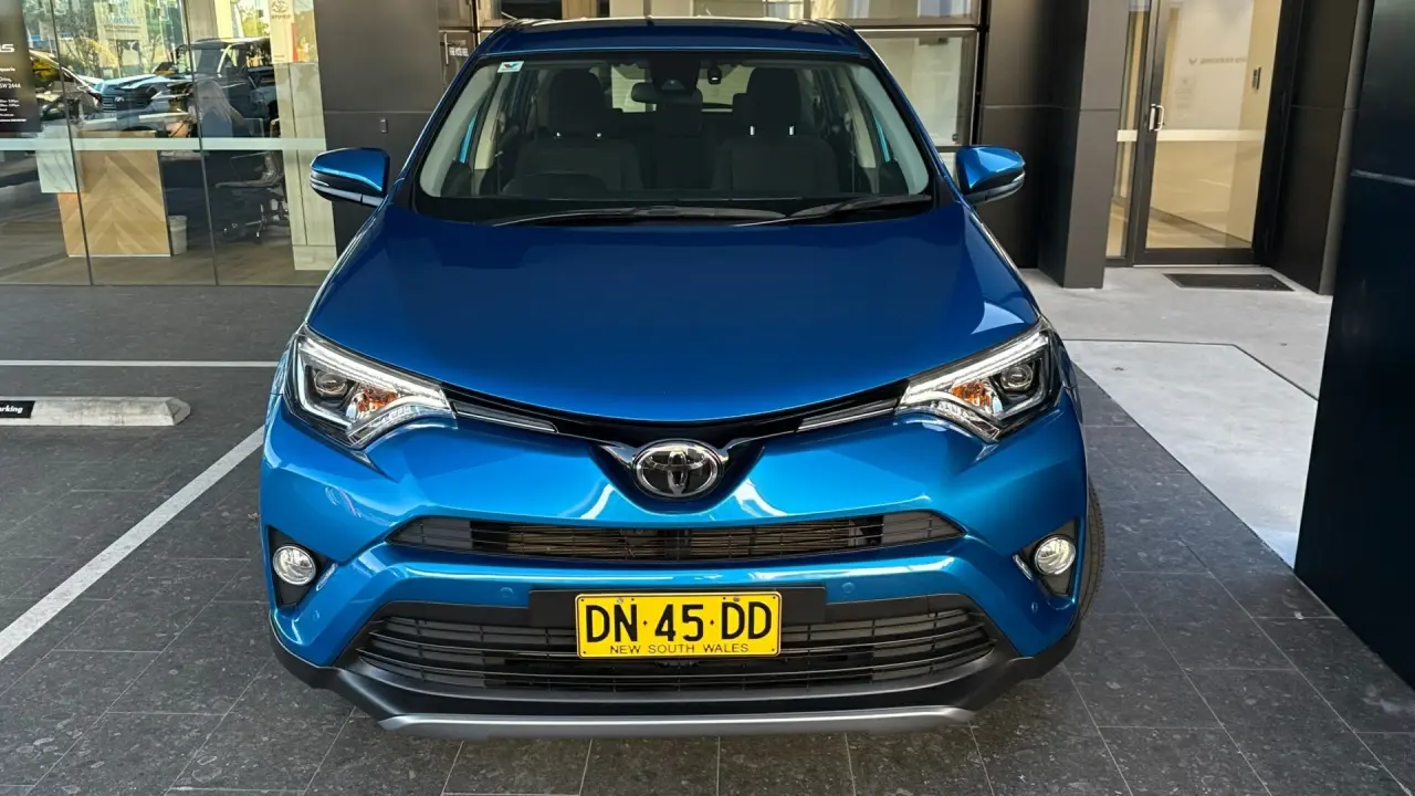 2017 Toyota RAV4 Gallery Image 2