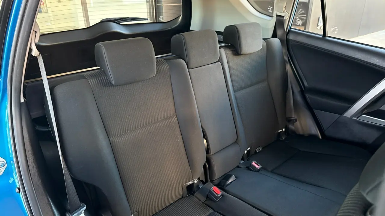 2017 Toyota RAV4 Gallery Image 7