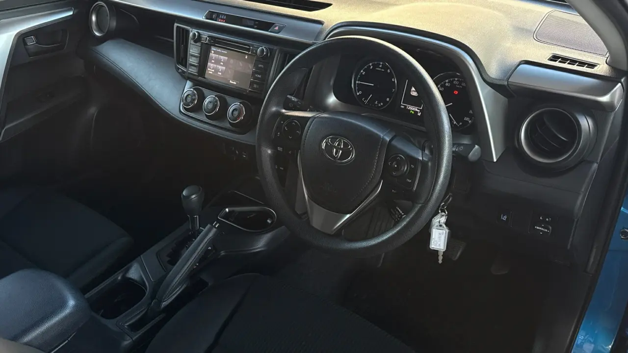 2017 Toyota RAV4 Gallery Image 9
