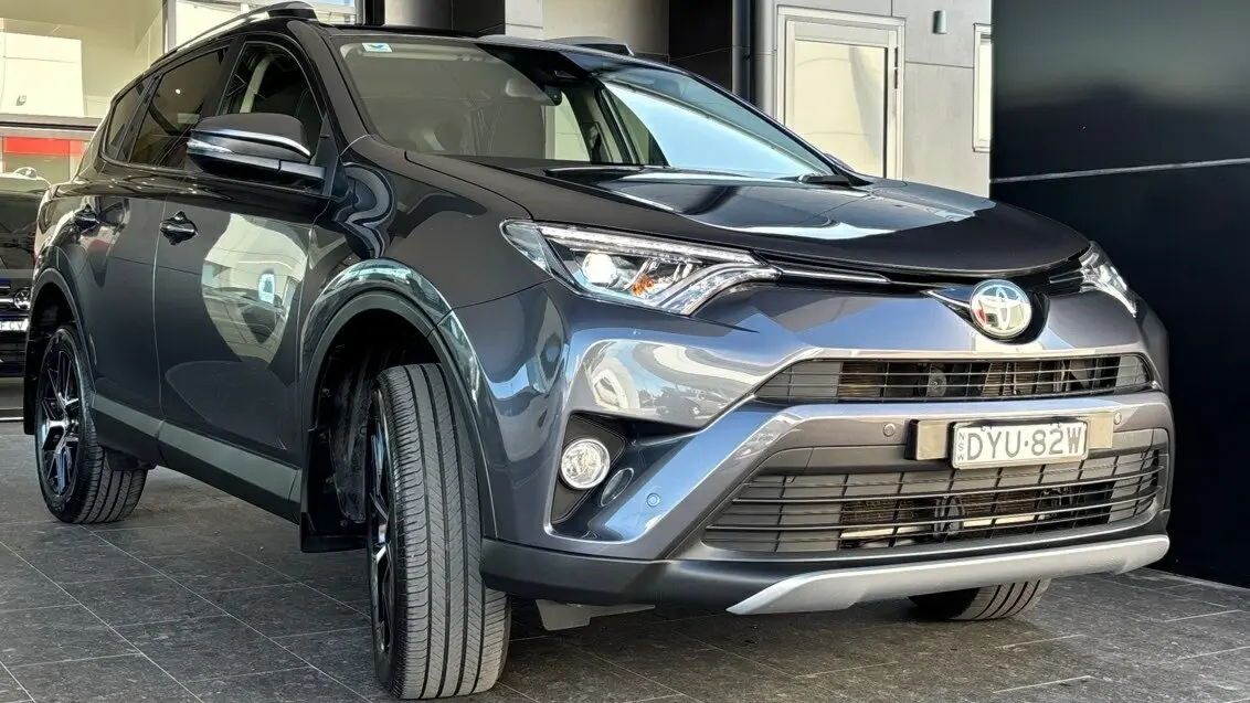 2018 Toyota RAV4 Gallery Image 1