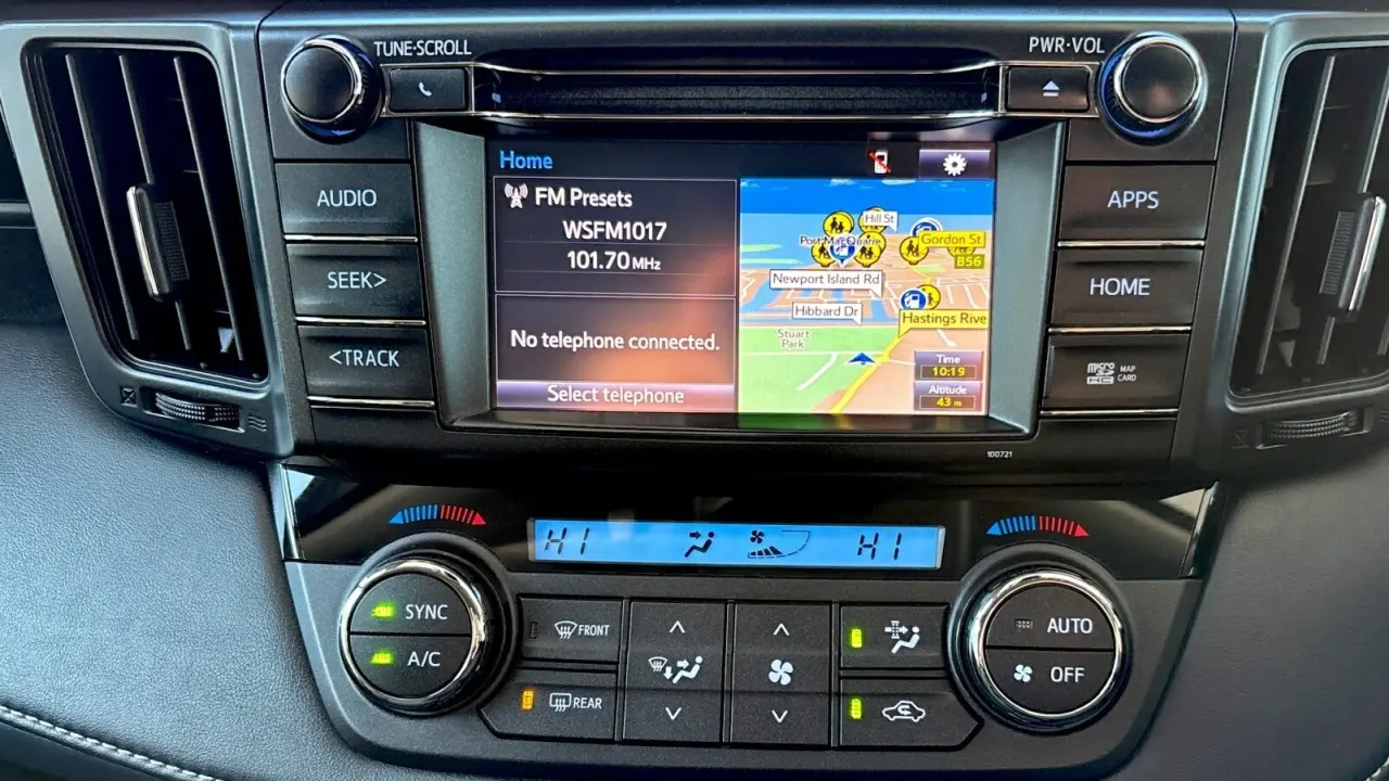 2018 Toyota RAV4 Gallery Image 10