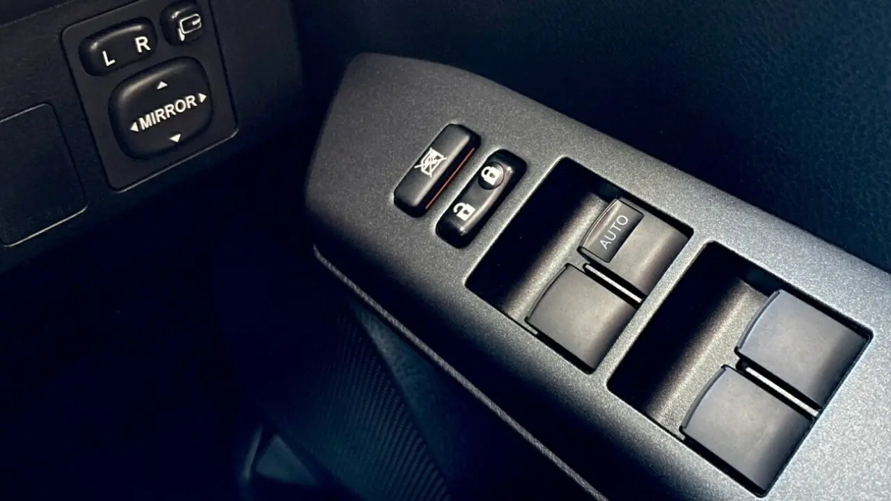 2018 Toyota RAV4 Gallery Image 11