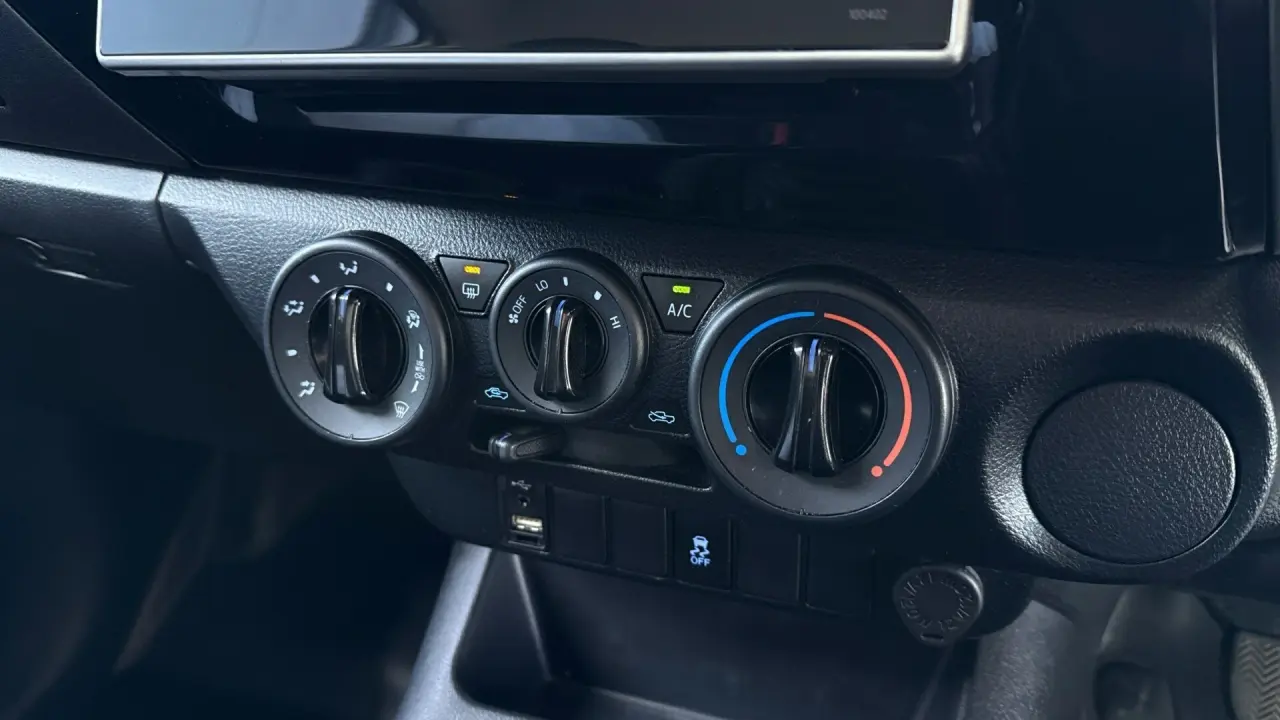 2018 Toyota Hilux Gallery Image 11