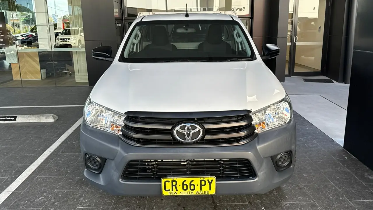 2018 Toyota Hilux Gallery Image 2