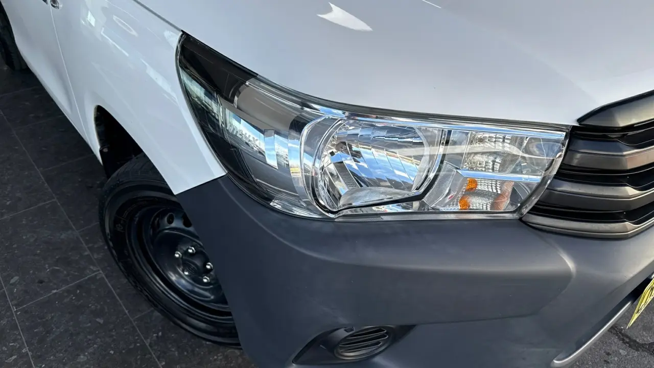 2018 Toyota Hilux Gallery Image 3