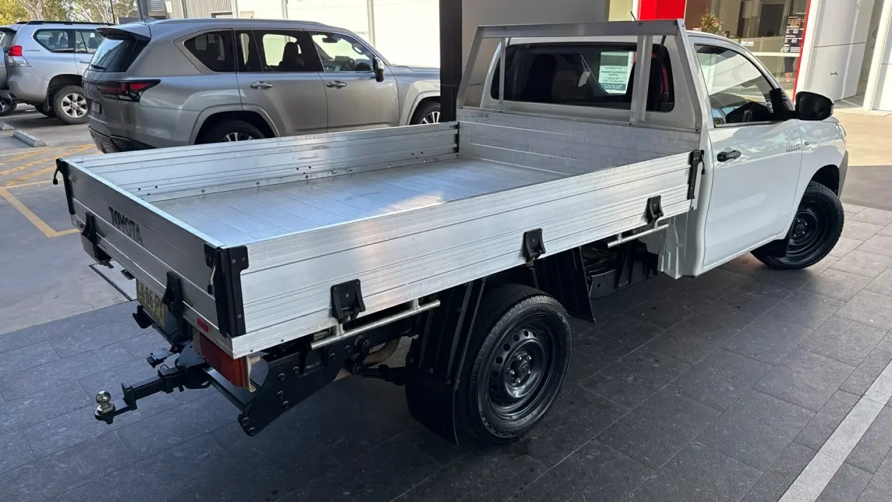 2018 Toyota Hilux Gallery Image 4