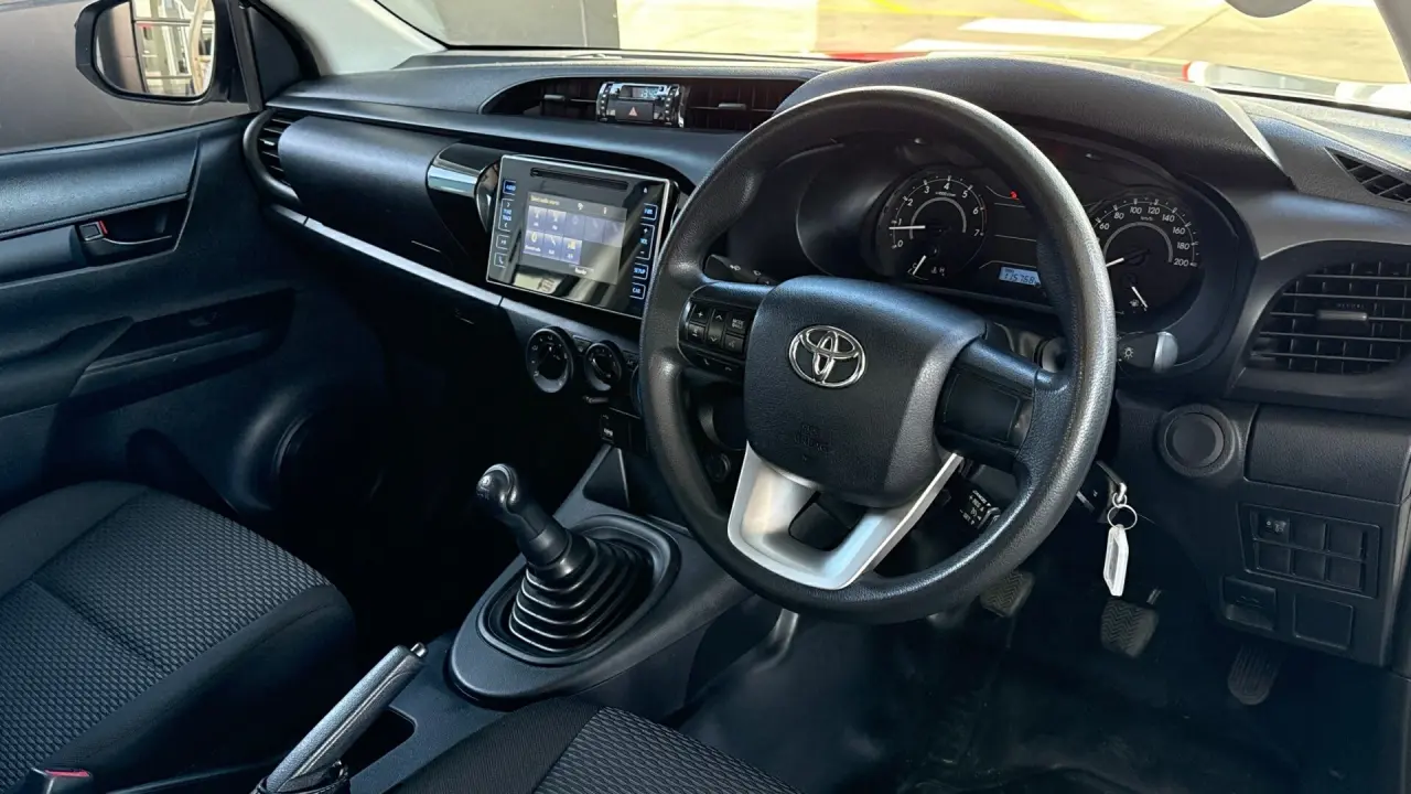 2018 Toyota Hilux Gallery Image 6