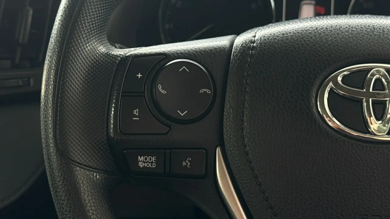 2017 Toyota RAV4 Gallery Image 10