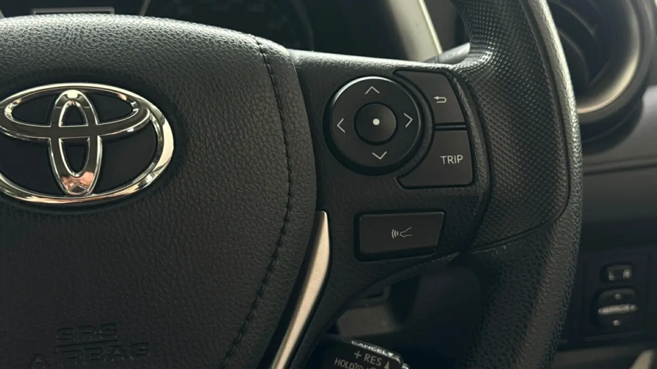 2017 Toyota RAV4 Gallery Image 11