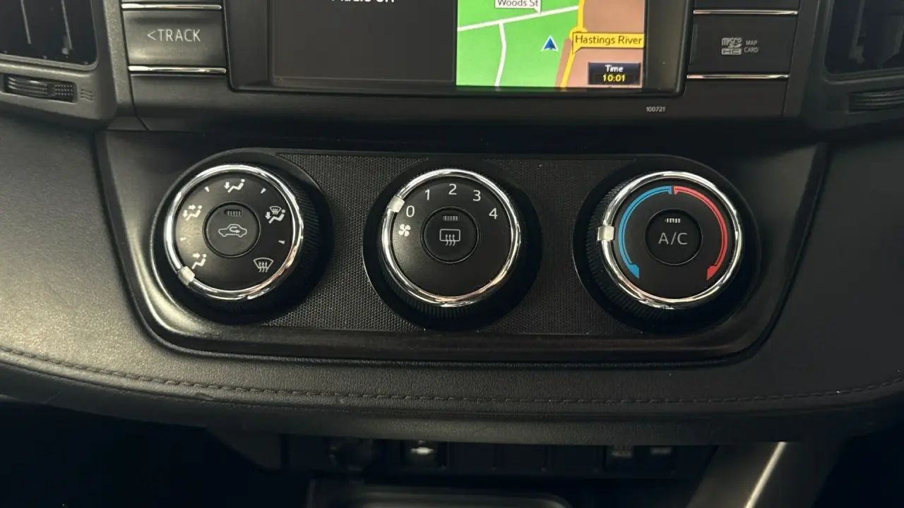 2017 Toyota RAV4 Gallery Image 12