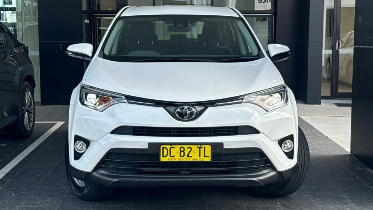 2017 Toyota RAV4 Gallery Image 2