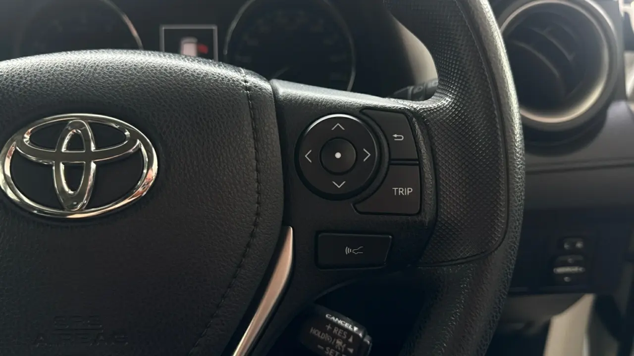 2017 Toyota RAV4 Gallery Image 9
