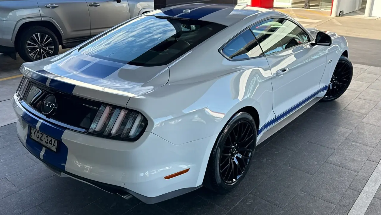 2017 FORD MUSTANG Gallery Image 4