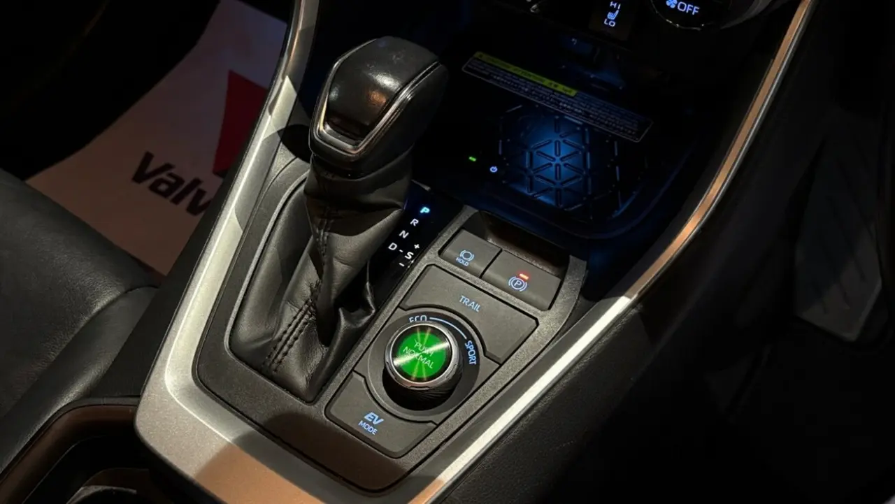 2020 Toyota Rav4 Hybrid Gallery Image 16