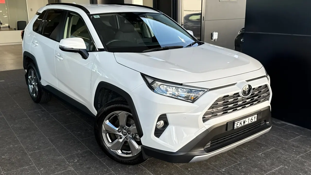 2020 Toyota RAV4 Gallery Image 1