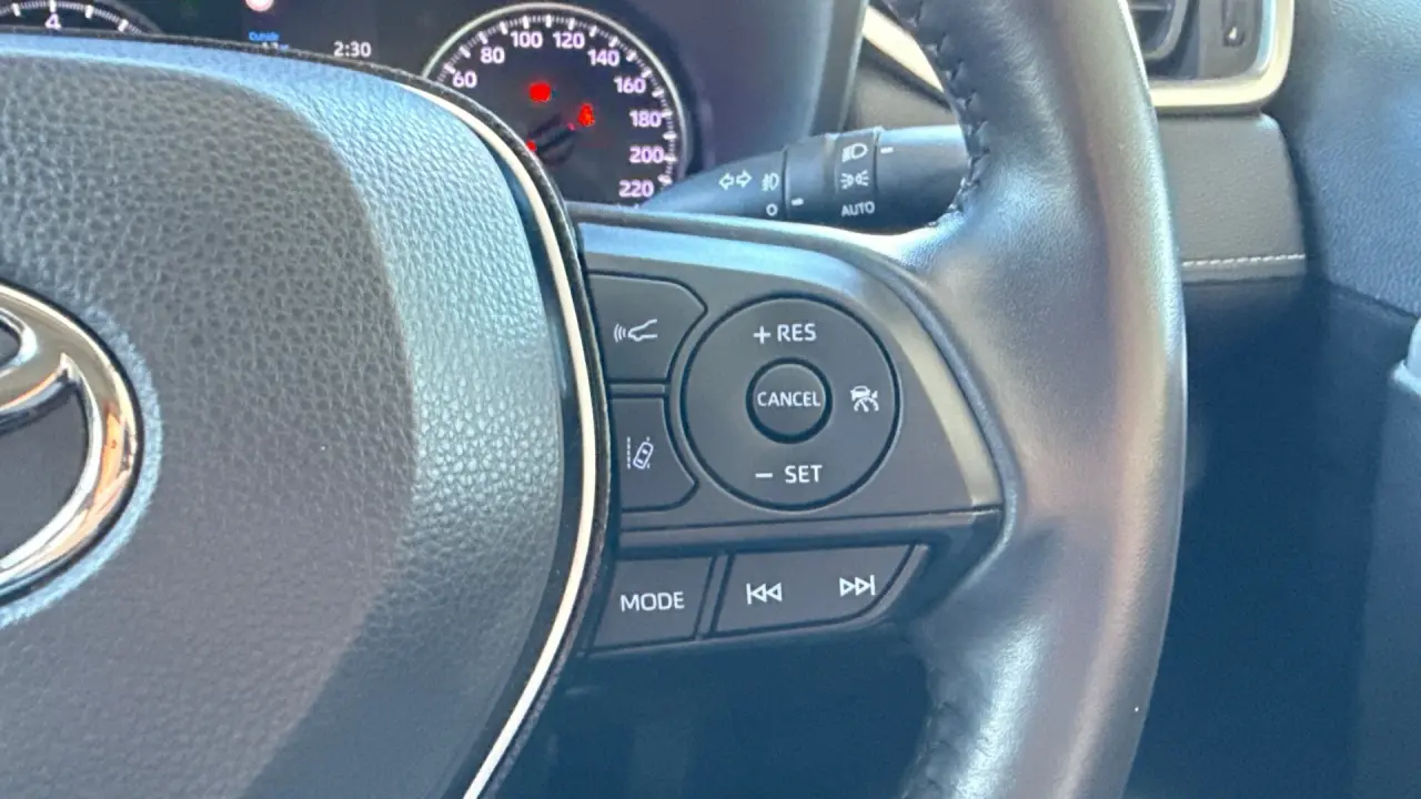 2020 Toyota RAV4 Gallery Image 13