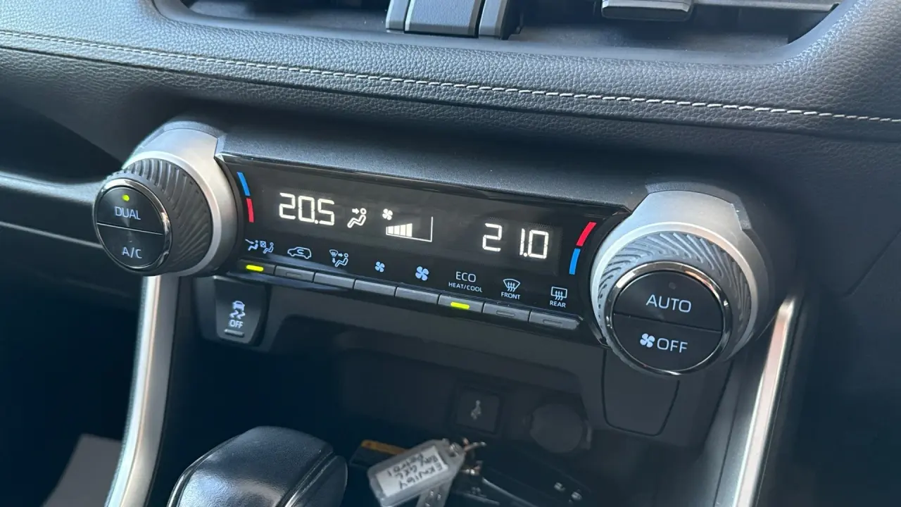 2020 Toyota RAV4 Gallery Image 16