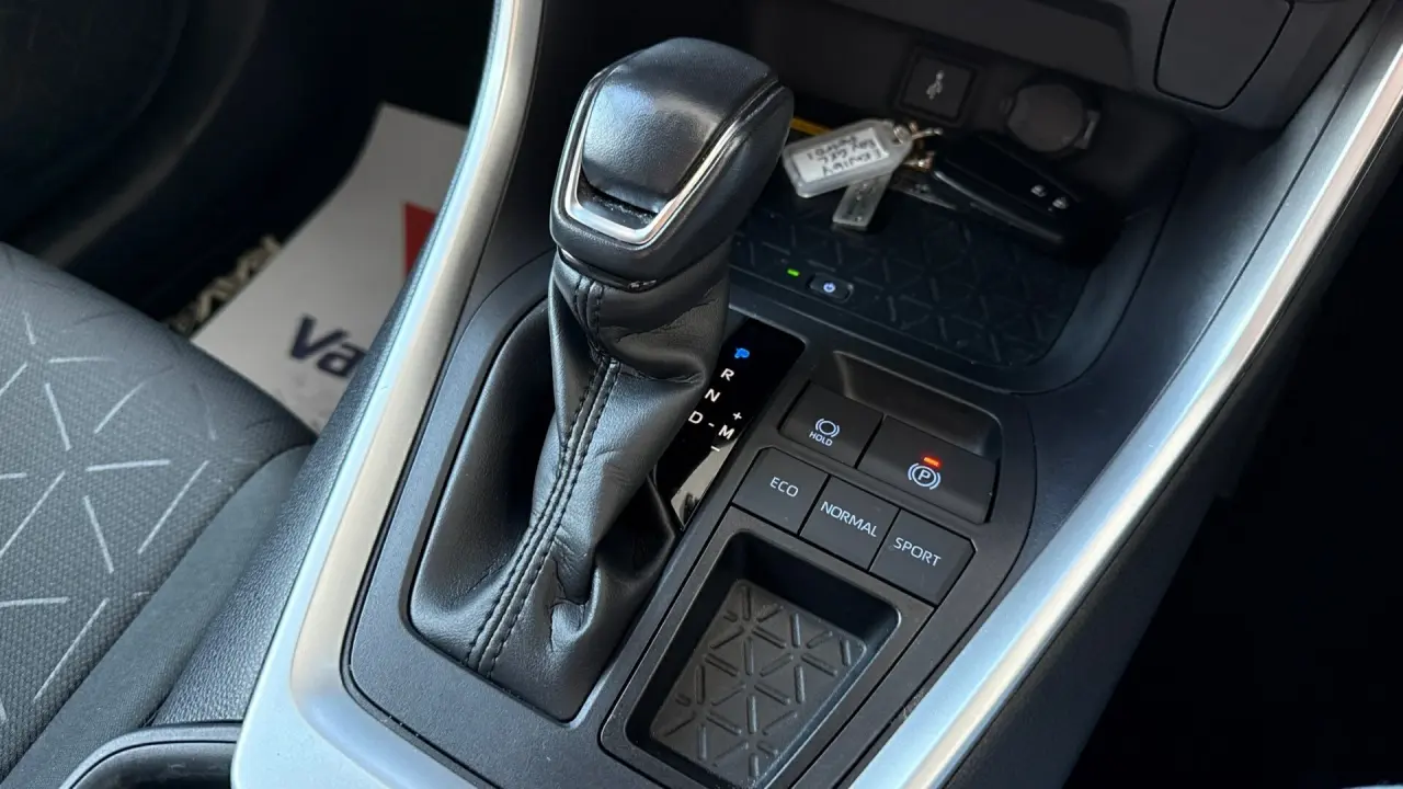 2020 Toyota RAV4 Gallery Image 17