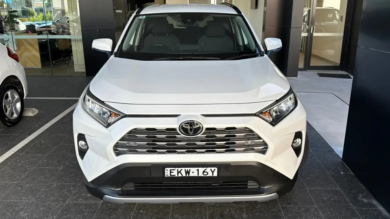 2020 Toyota RAV4 Gallery Image 2