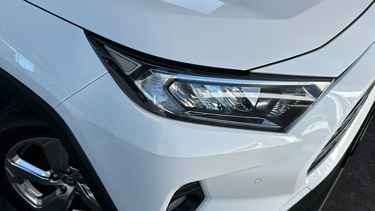 2020 Toyota RAV4 Gallery Image 3