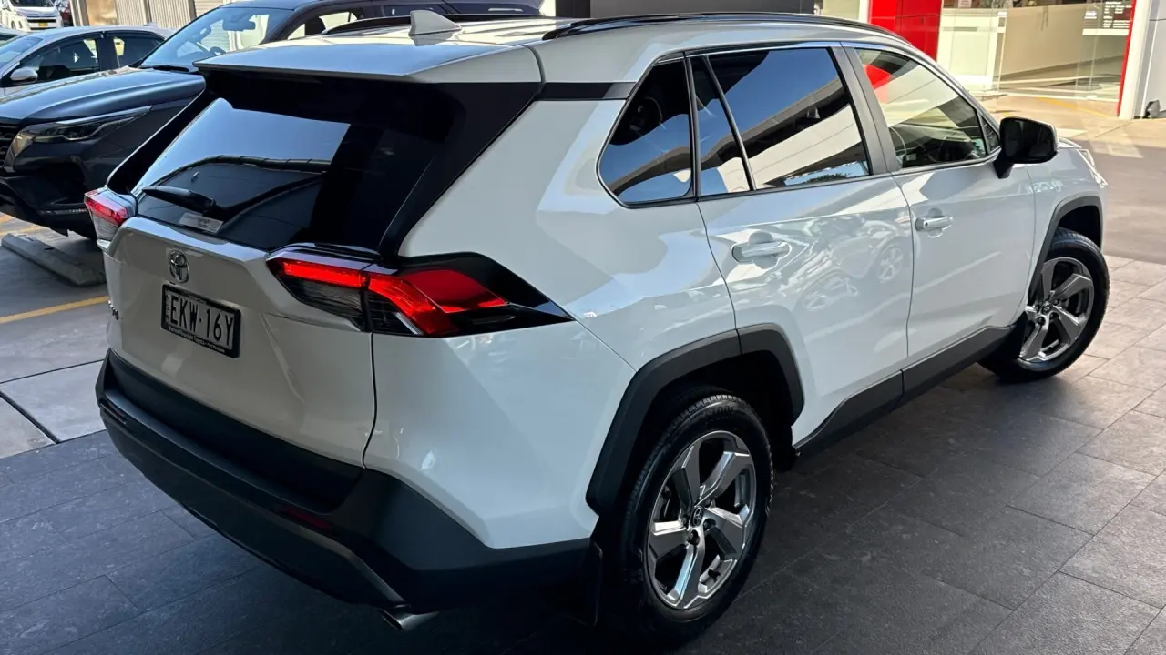 2020 Toyota RAV4 Gallery Image 4