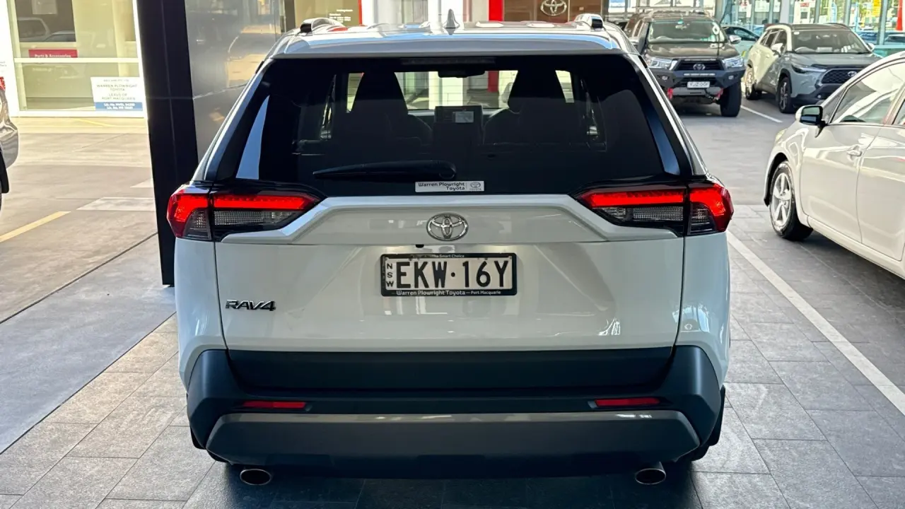 2020 Toyota RAV4 Gallery Image 5