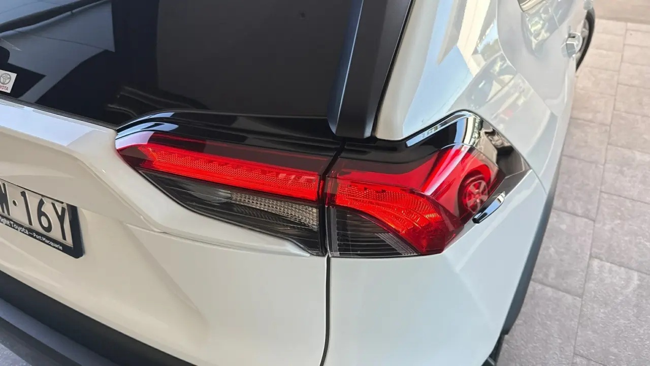 2020 Toyota RAV4 Gallery Image 6