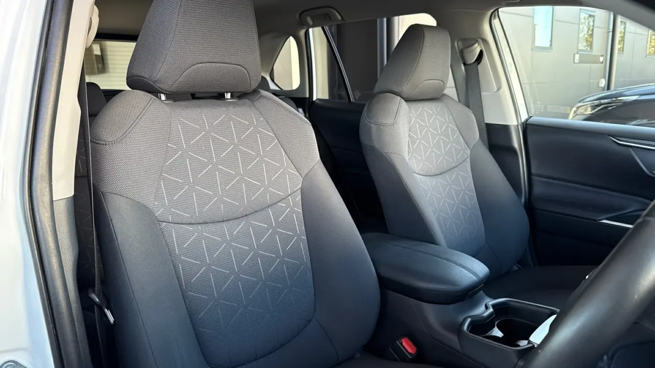 2020 Toyota RAV4 Gallery Image 9