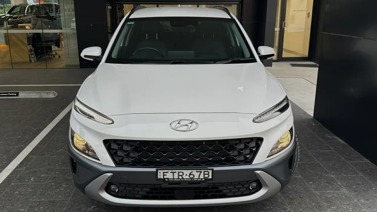 2022 HYUNDAI KONA Gallery Image 2