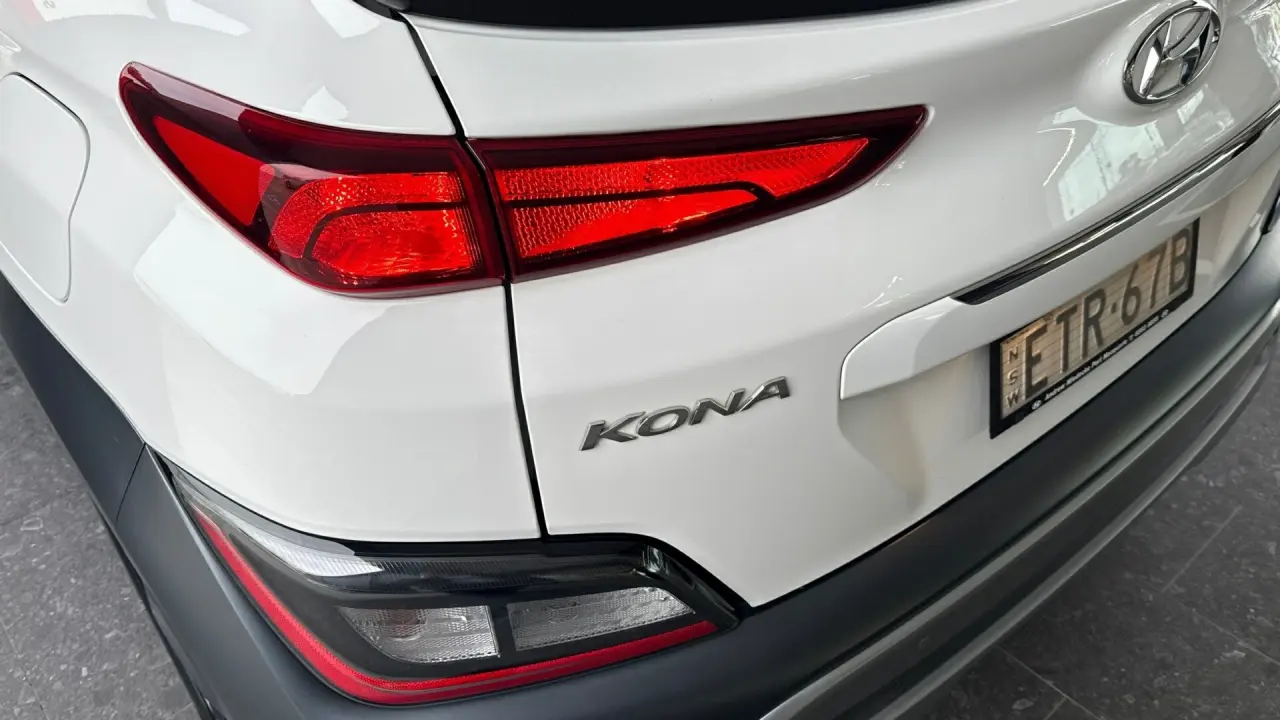 2022 HYUNDAI KONA Gallery Image 6