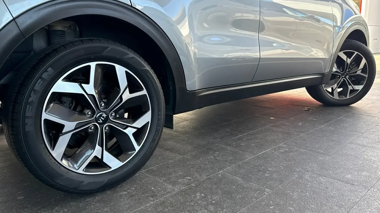 2020 KIA SPORTAGE Gallery Image 4