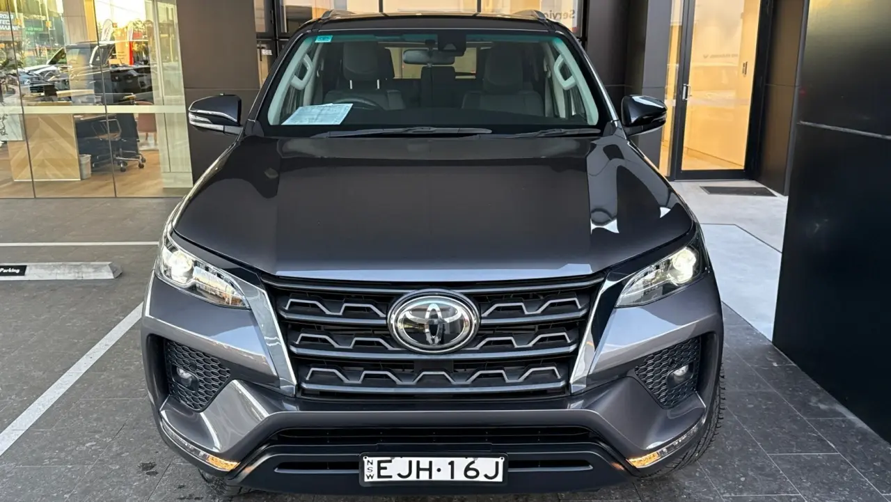 2020 Toyota Fortuner Gallery Image 2