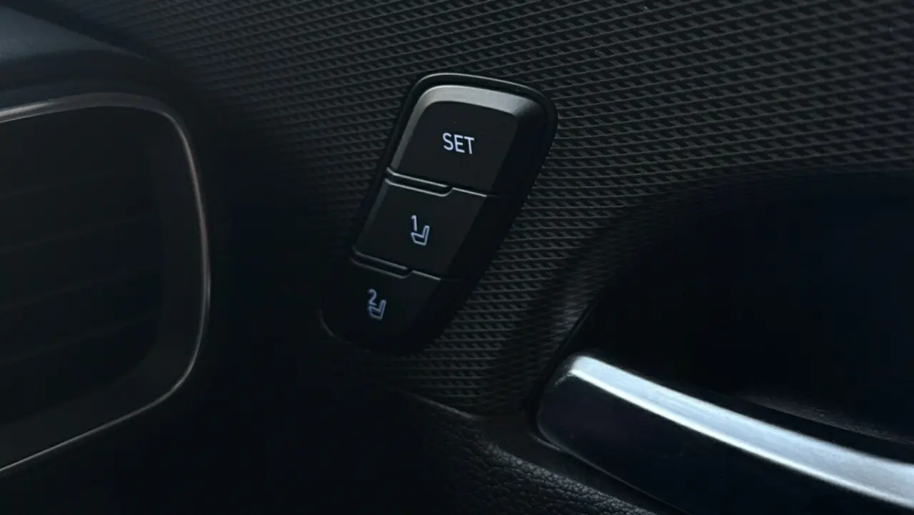 2018 HYUNDAI SANTA FE Gallery Image 21