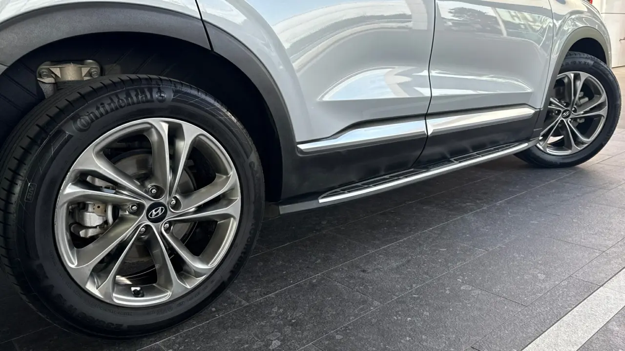 2018 HYUNDAI SANTA FE Gallery Image 5