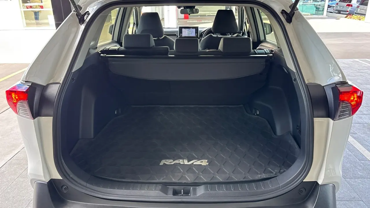2021 Toyota RAV4 Gallery Image 6