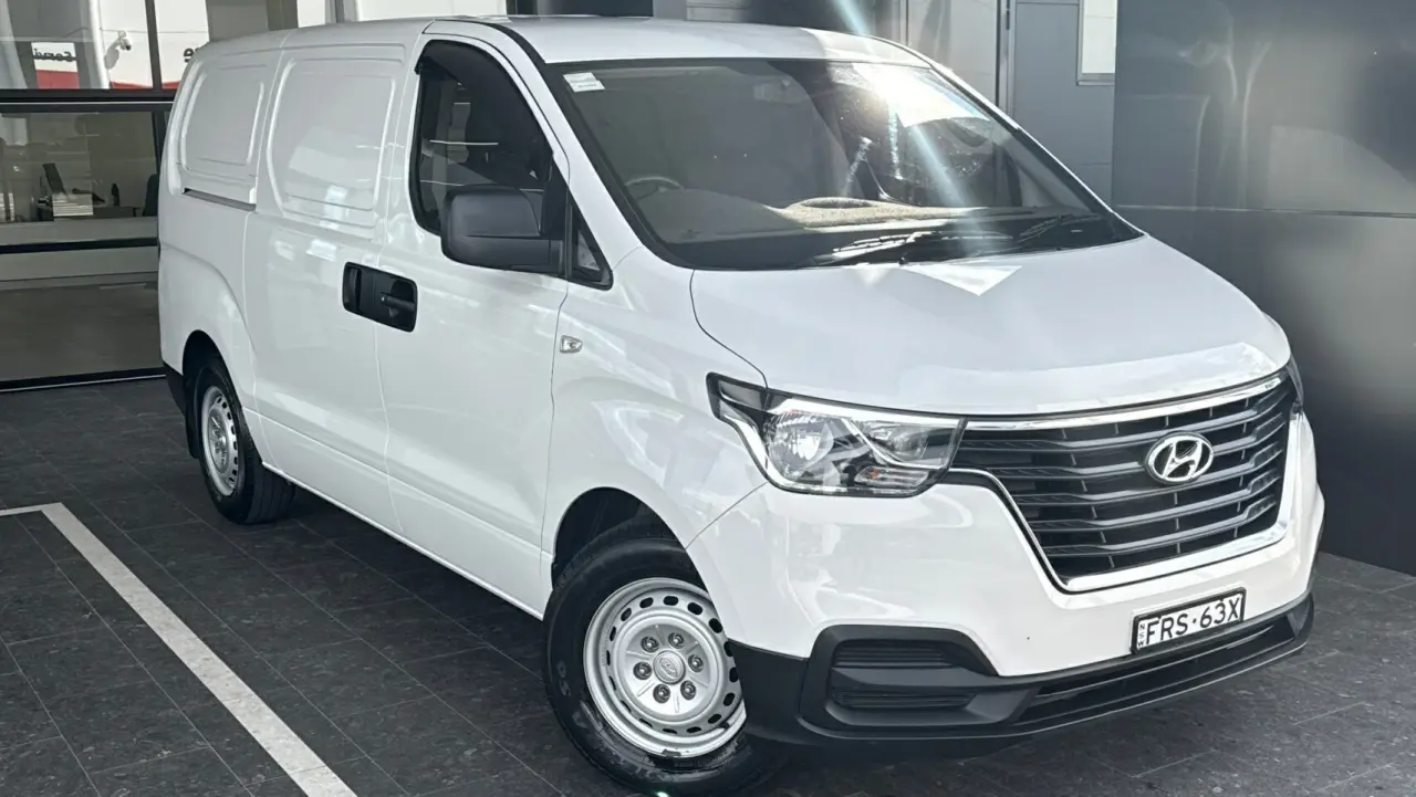 2020 HYUNDAI iLOAD Gallery Image 1