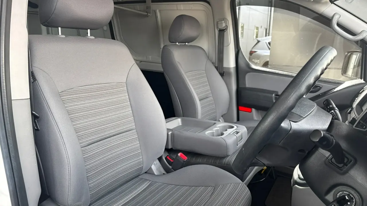 2020 HYUNDAI iLOAD Gallery Image 10