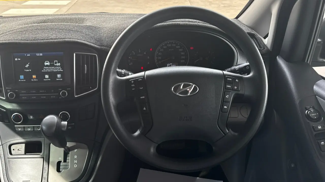 2020 HYUNDAI iLOAD Gallery Image 12
